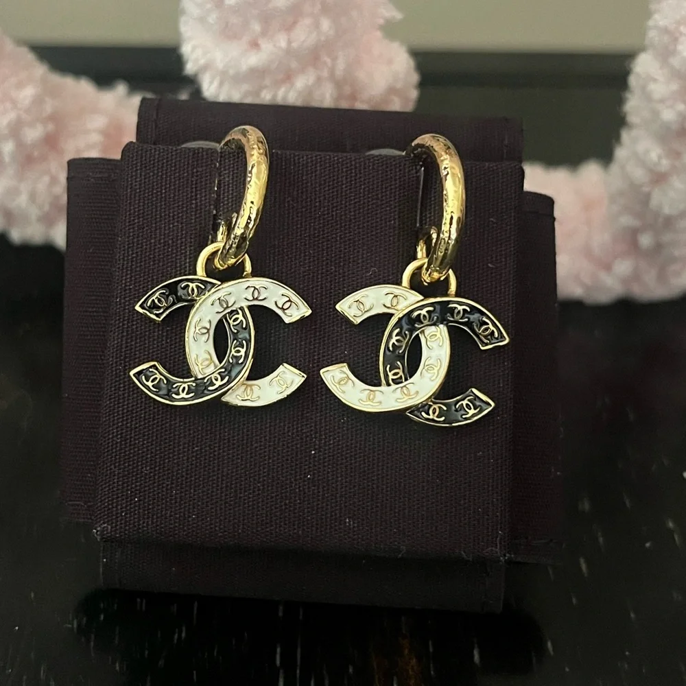 BRAND NEW CHANEL DANGLE EARRINGS (PIERCED) - Picture 1 of 5